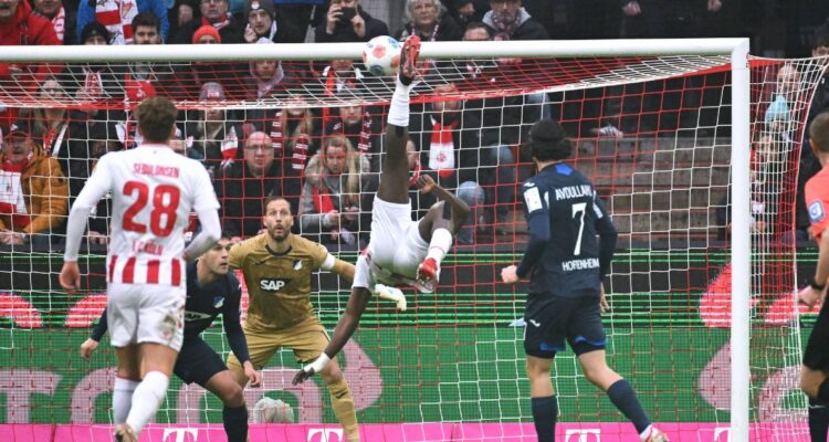 Ragnar Ache marcó golazo de chilena en la Bundesliga alemana.