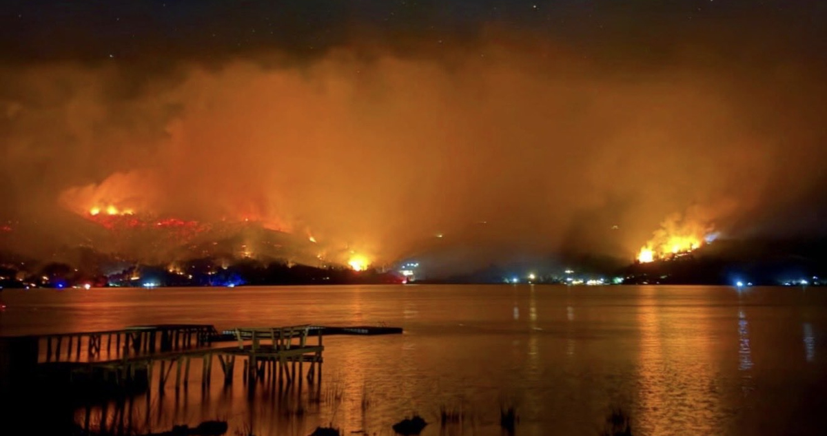 Incendio Forestal en el Lago Vichuquén en Chile