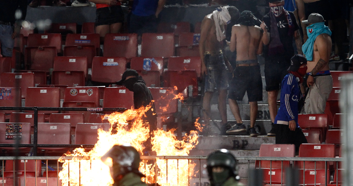 Incidentes de barristas de La U en el Nacional