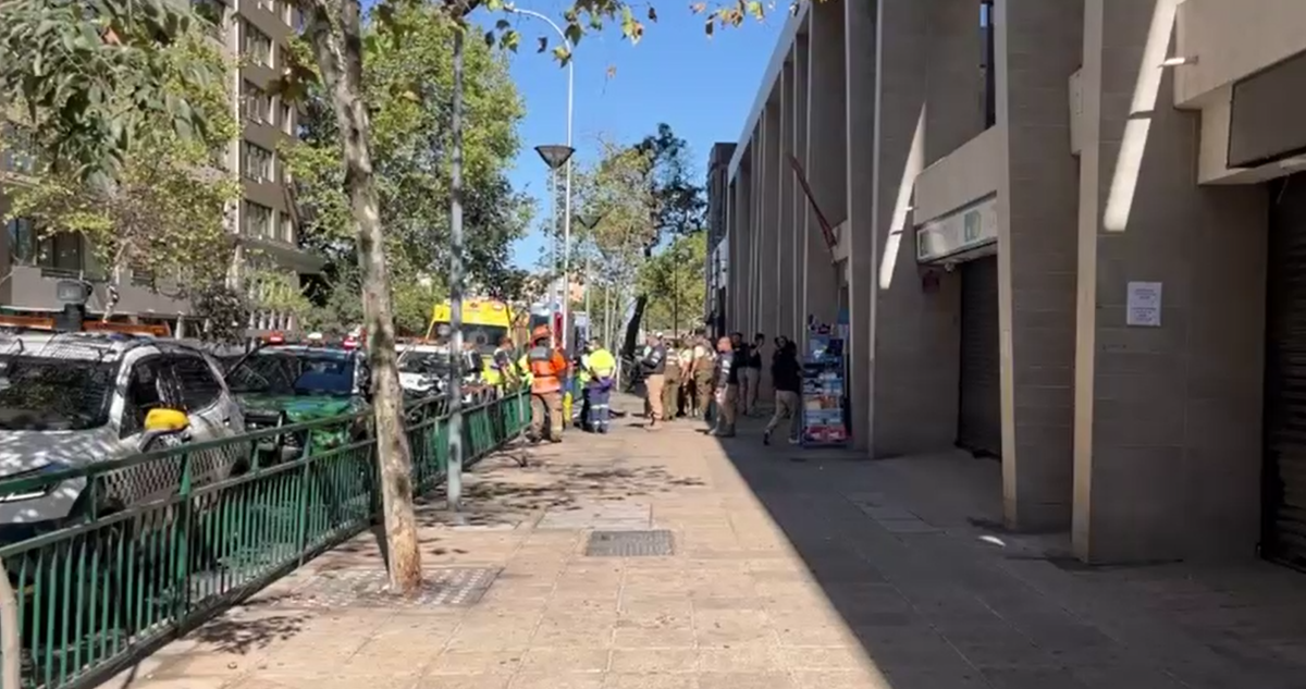 Investigan hallazgo de cadáver en plena vía pública en el centro de Santiago