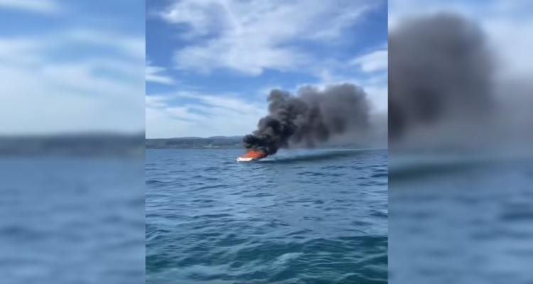 Investigarán incendio y hundimiento de embarcación en lago Villarrica: 8 tripulantes rescatados