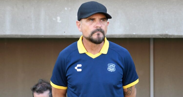 Javier Torrente dejó de ser el DT de Everton.