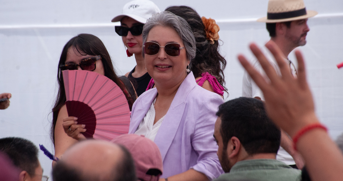Jeannette Jara reapareció en acto conmemorativo en medio de dudas por su permanencia en el PC