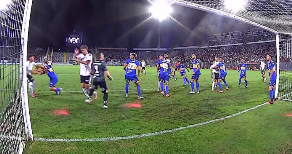 jugada polémica del Colo Colo Everton