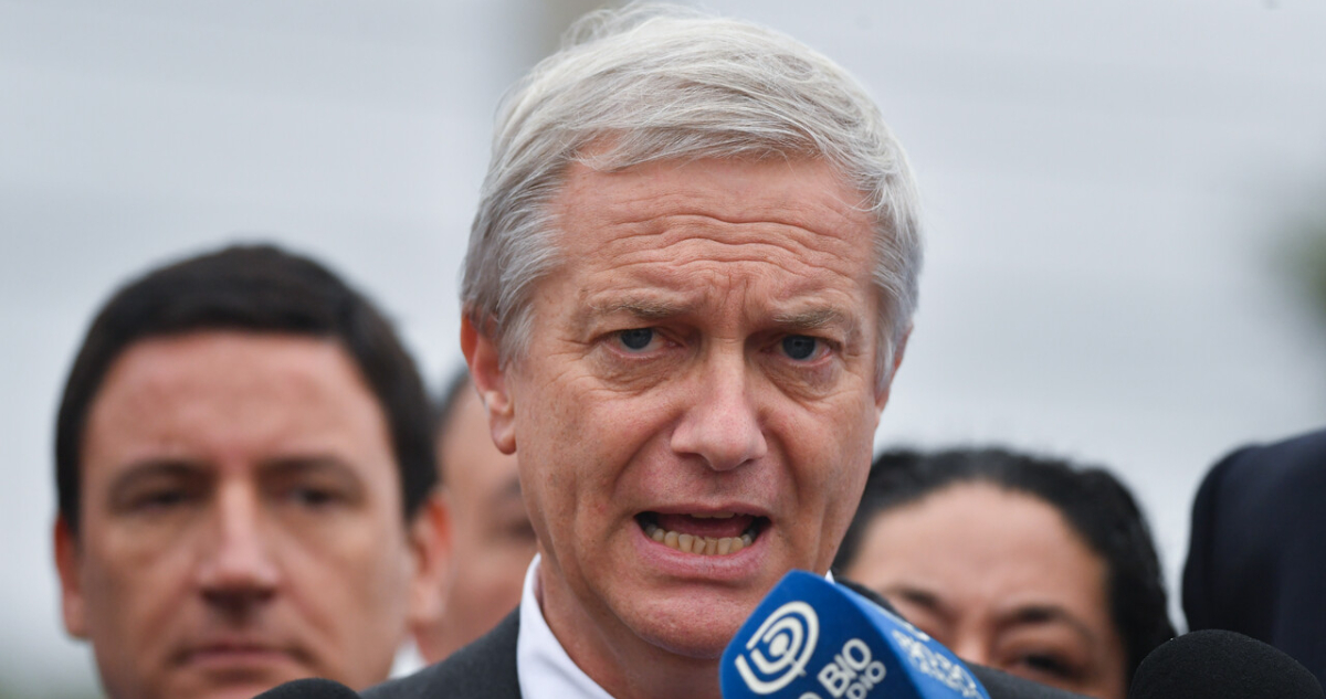 Kast endurece discurso en Bruselas y arremete contra el “feminismo ideológico” y ambientalismo