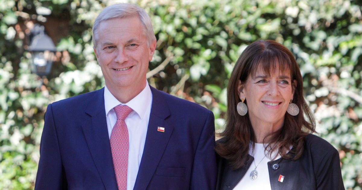 Kast inició sus vacaciones previo al cambio de mando: arribó a Los Lagos junto a su esposa