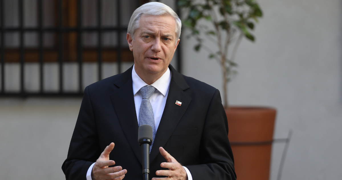 Kast vuelve a poner "radicalismos" sobre la mesa y llama a unidad nacional en última escala de su gira