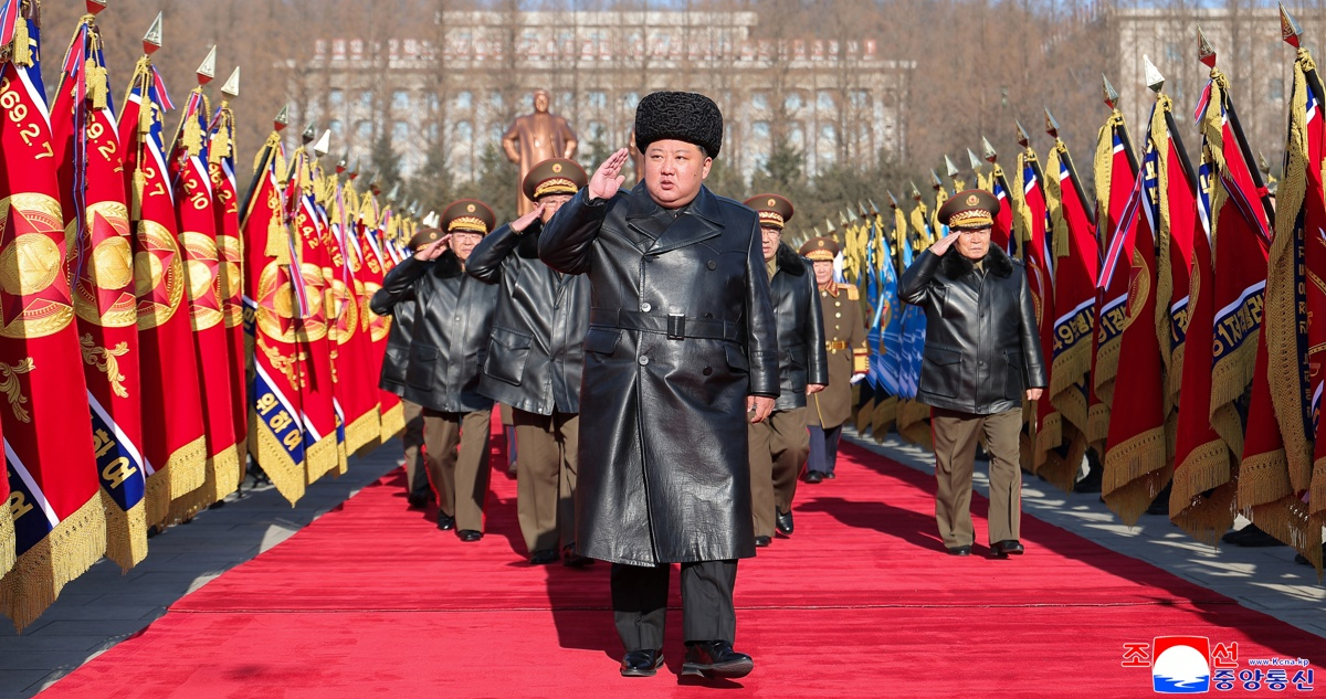 Kim Jong-un promete reforzar el Ejército norcoreano de cara a Congreso clave del partido