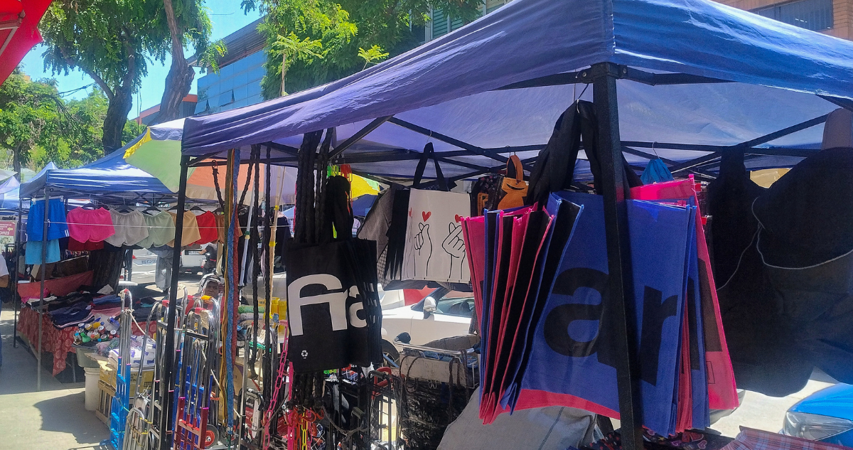 Foto de contexto de comercio ilegal