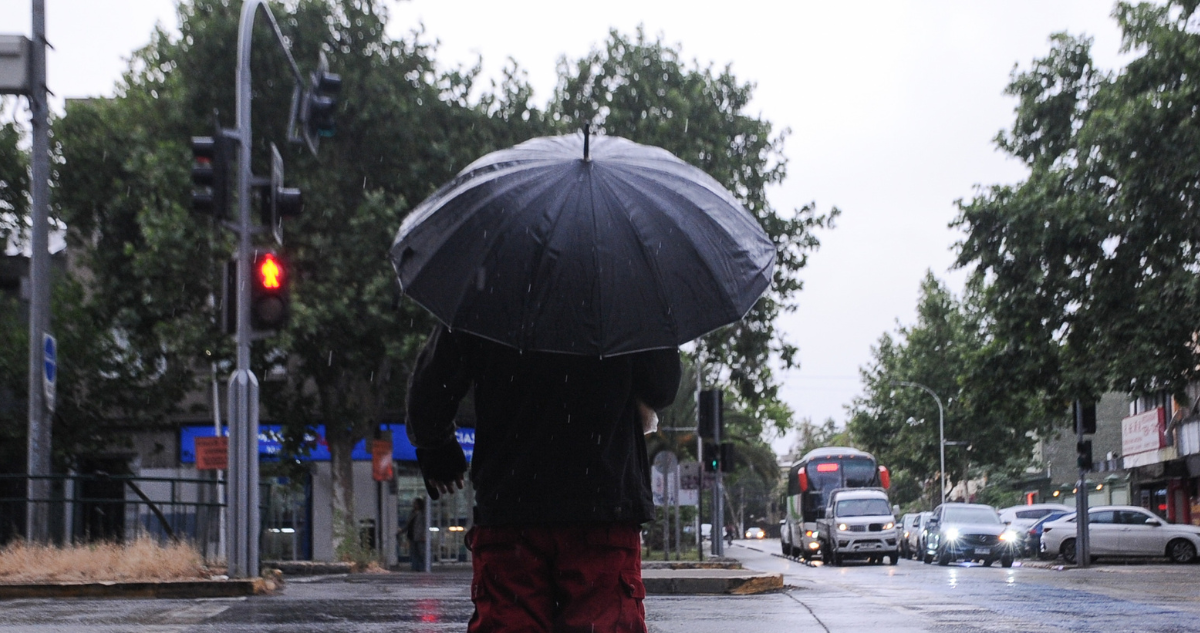 DMC pronostica lluvias en 4 regiones entre este domingo y lunes: vendrían con vientos de hasta 60 km/h
