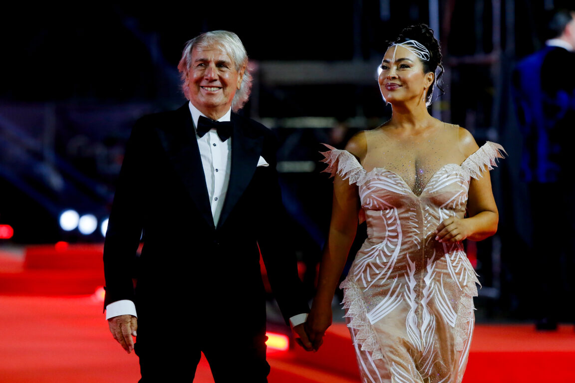 "Nadie merece esa w.." Comentarios lapidan vestimenta de Marlen Olivarí en gala de Viña