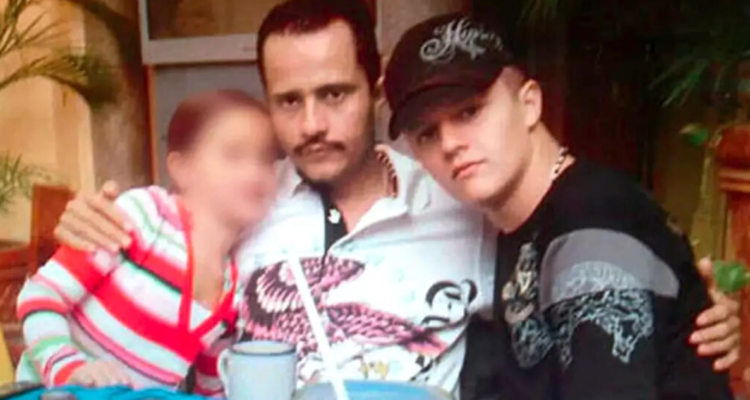 El líder narco El Mencho (centro) junto a su hijo conocido como El Menchito