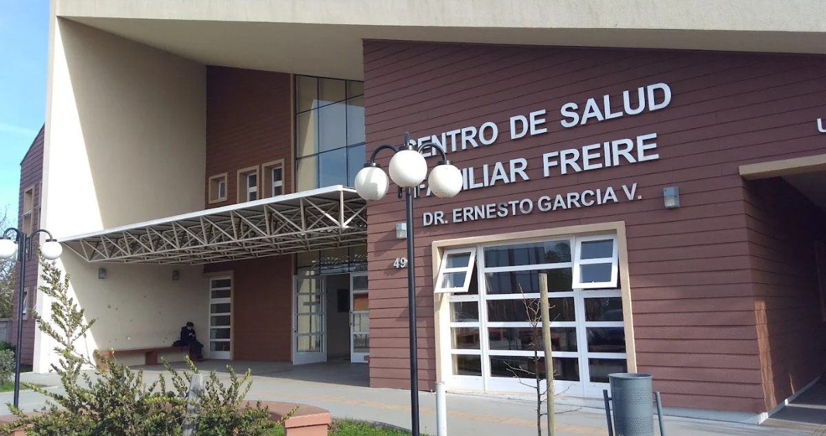 Menor perdió testículo: Familia demanda a Municipio de Freire acusando negligencia en Cesfam