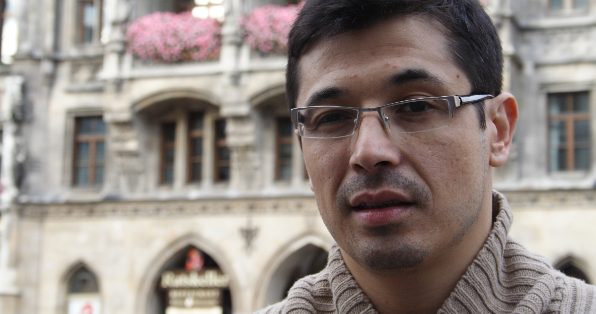 Descubre cómo la literatura chilena lamenta la partida de Germán Carrasco, una mente brillante que deja un legado invaluable. Conoce más sobre sus destacados poemarios y su trayectoria literaria. Sumérgete en la obra de este poeta internacionalmente reconocido.