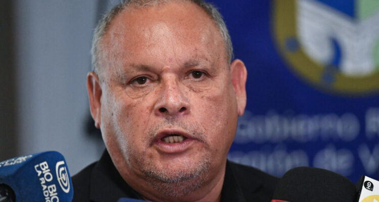 Mundaca critica reconstrucción y advierte a Poduje: “Que controle su temperamento”