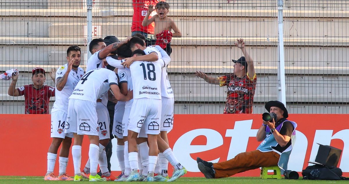 Ñublense sorprende a Unión La Calera, sigue invicto y trepa a la cima de la tabla en Liga de Primera