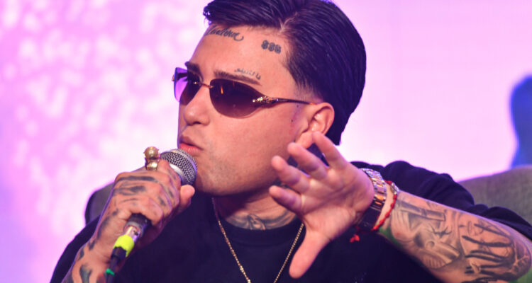 Foto de Pablo Chill-E en su conferencia de prensa del Festival de Viña