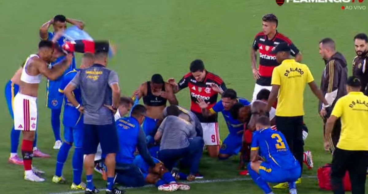 Torneo Carioca se vio en shock por desplome de jugador del Sampaio Correa ante Flamengo.