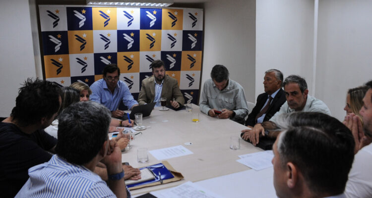 Partido Nacional Libertario exige convocar al Cosena por polémica con EEUU por cable China-Chile