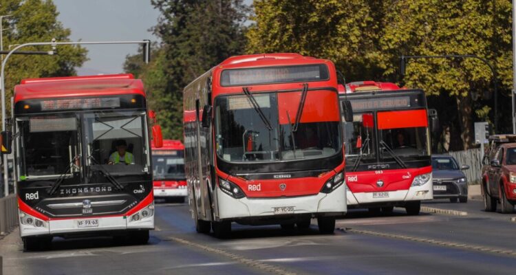 Los nuevos valores del transporte público en Santiago tras alza de $25: Metro costará hasta $895