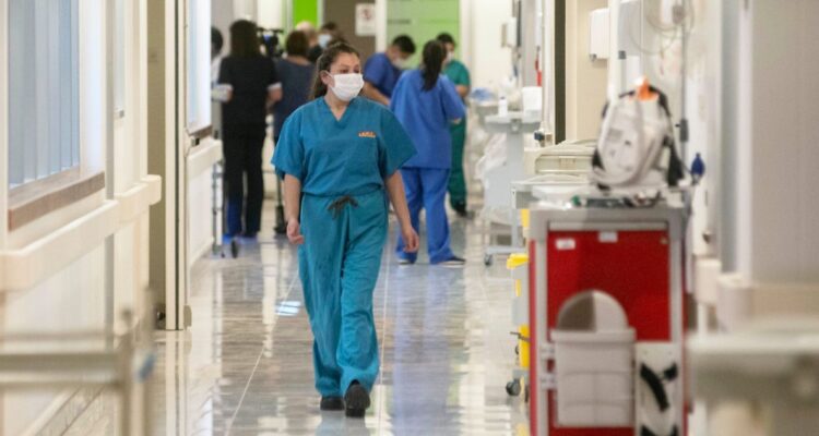 Diputados PDG critican "legado" de Boric por listas de espera que superan los 2 millones de pacientes