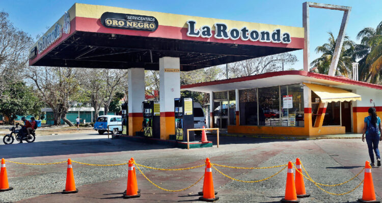 Pese al bloqueo energético de EEUU: el sector privado de Cuba empieza a importar combustible