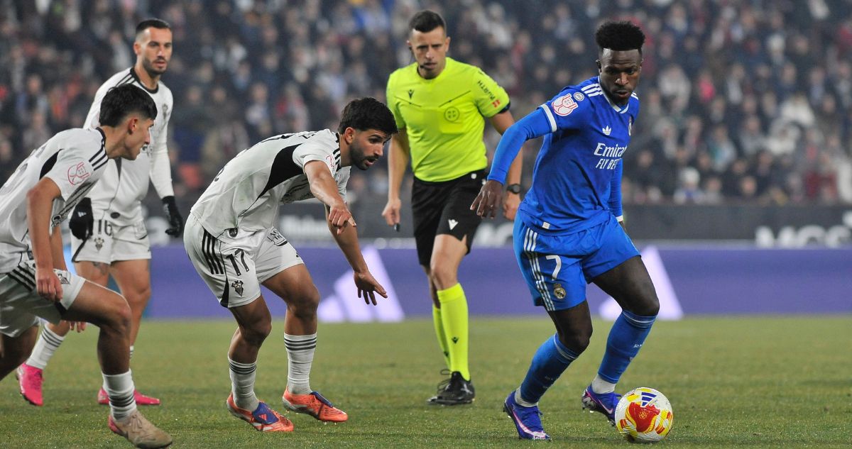 Hincha que lanzó plátano a Vinicius en Albacete arriesga millonaria multa y prohibición de ingreso