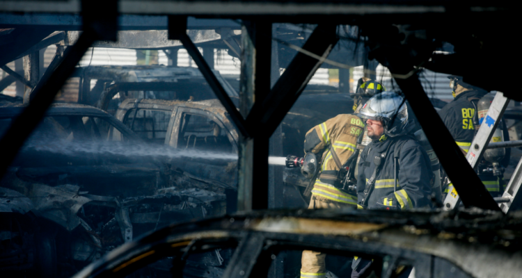 Podría tardar hasta 2 semanas: el complejo proceso para identificar a víctimas tras explosión en Renca