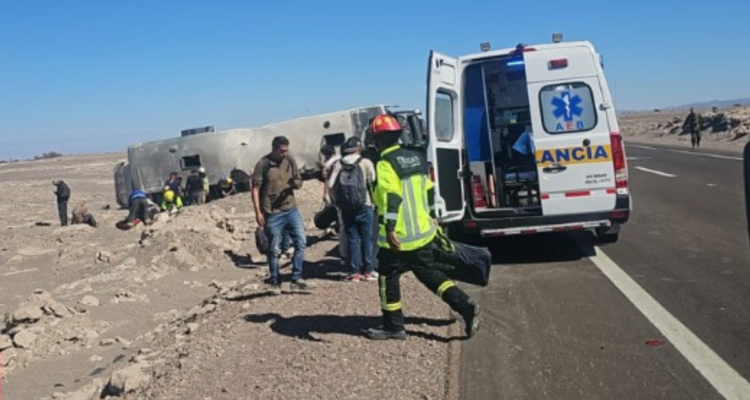 Bus volcó y dejó cerca de 30 lesionados en Pozo Almonte