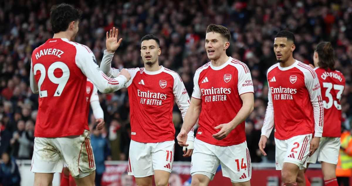Arsenal no afloja en la cima de la Premier League.