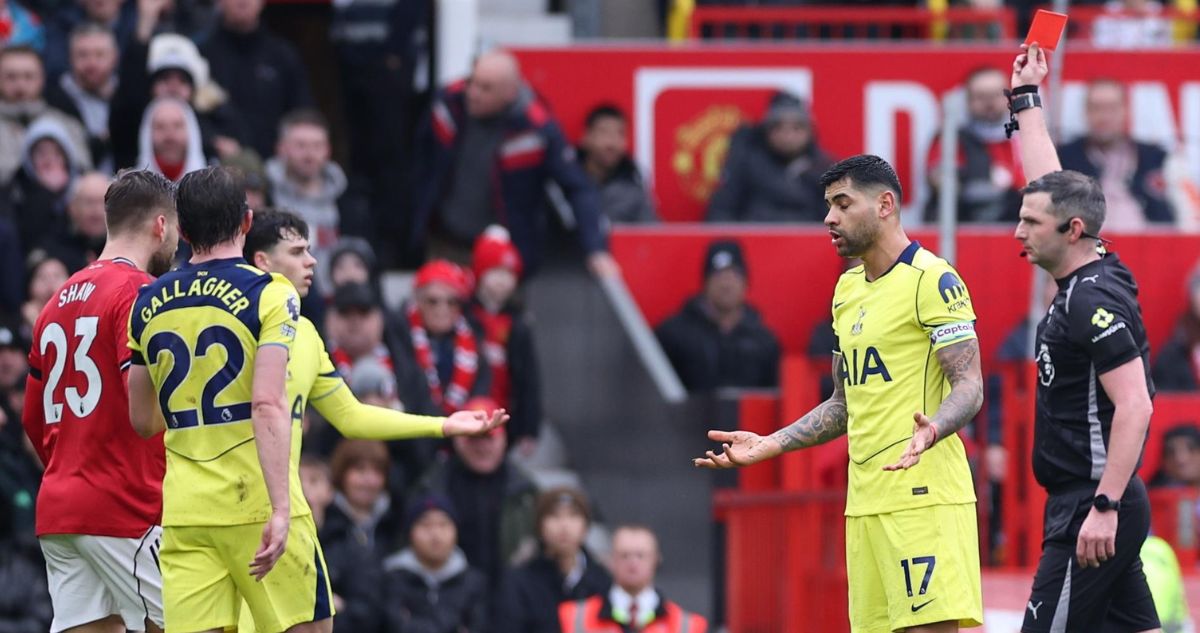 Manchester United ganó a un diezmado Tottenham en la Premier League.