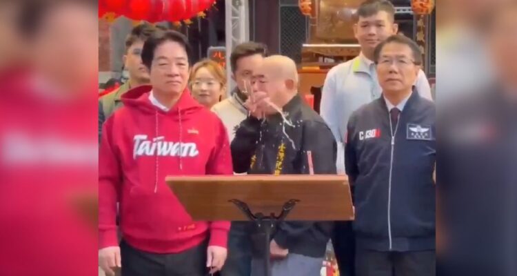 VIDEO: presidente de Taiwán es vomitado por líder religioso en plena ceremonia de Año Nuevo