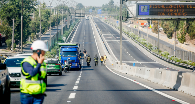 Producto de la explosión en la RM: continúa el corte de ruta tras accidente fatal de camión