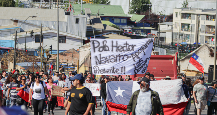 A un mes de megaincendio: Gobierno llama a afrontar tragedia en unidad tras manifestación en Penco