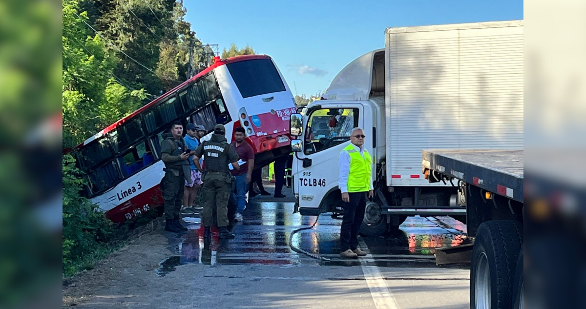 Reportan varios heridos tras triple colisión en Ruta 5 Sur, en La Araucanía