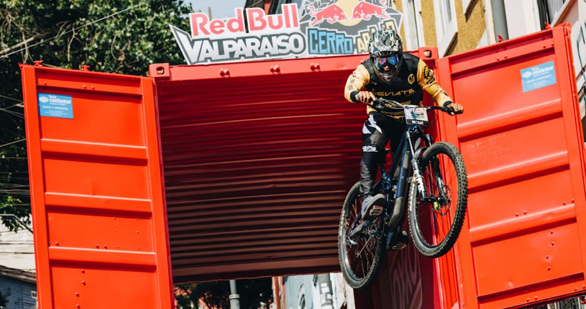 https://media.biobiochile.cl/wp-content/uploads/2026/02/red-bull-valparaiso-cerro-abajo-2026.jpg