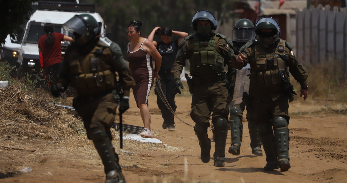 San Antonio: Carabineros justificó uso de fuerza en sitio excluido de desalojo y acusó ataques armados