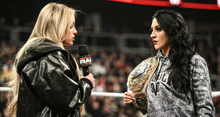 Stephanie Vaquer y Liv Morgan en segmento de WWE