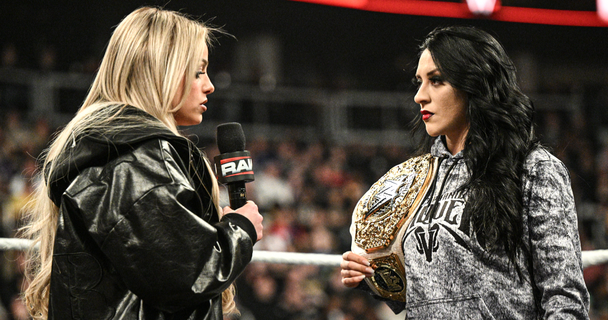 Stephanie Vaquer y Liv Morgan en segmento de WWE