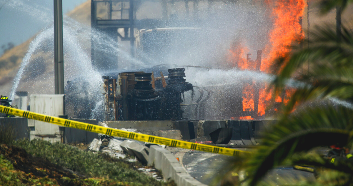 Suben a 10 fallecidos por explosión de camión en autopista en Renca