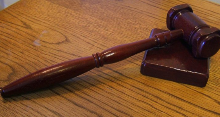 Suprema ratifica millonaria condena por muerte de niño aplastado por portón en residencia de menores