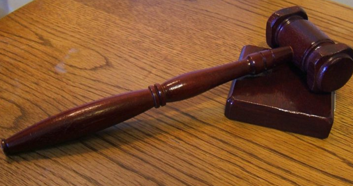 Suprema ratifica millonaria condena por muerte de niño aplastado por portón en residencia de menores