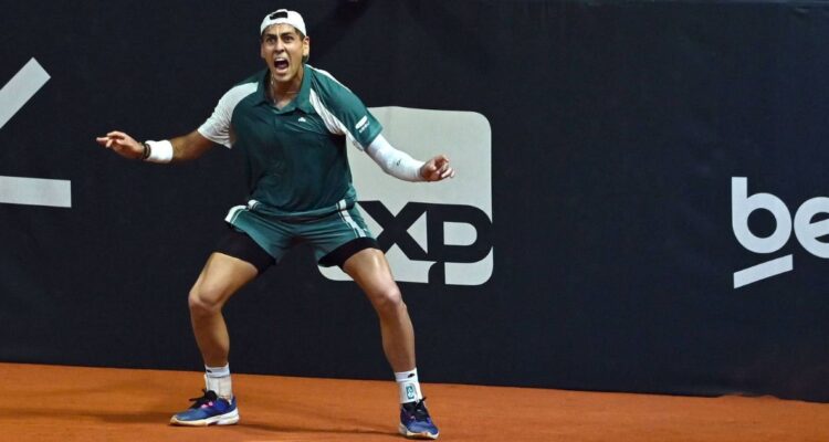 Alejandro Tabilo supera al argentino Tirante en interrumpido partido y se mete en semis del ATP de Río