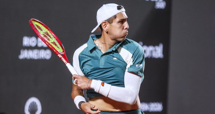 Alejandro Tabilo sube 11 lugares al avanzar a cuartos del ATP de Río: así quedaría chileno en ranking
