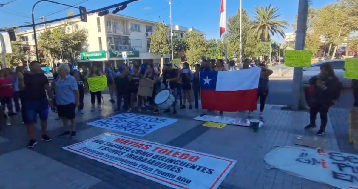 Tensión por desalojo de comerciantes ambulantes en Plaza de Puente Alto