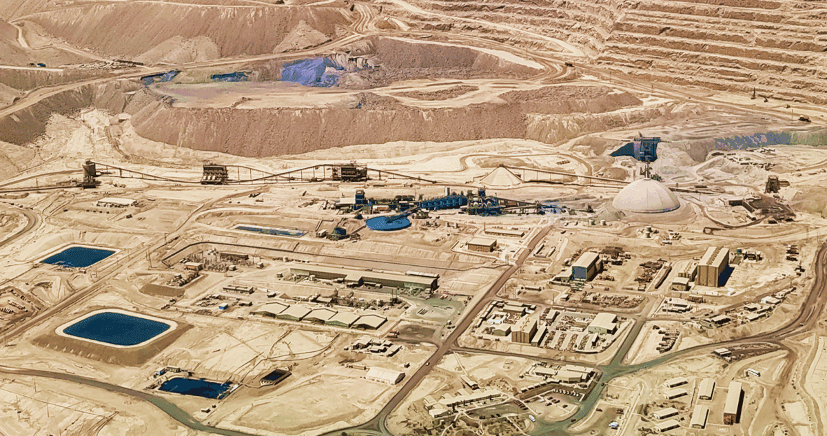 Tras operativo aéreo en planta desaladora: mina Mantoverde retoma operaciones en plena huelga