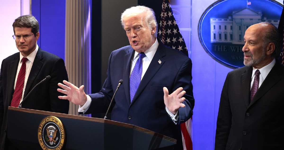 Trump arremete y anuncia nuevo arancel global del 10% tras la decisión de la Corte Suprema de EEUU