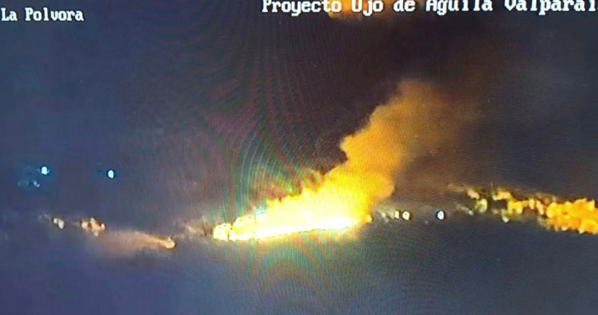 Valparaíso: incendio en sector del relleno sanitario El Molle dejó mil metros de basura siniestrada