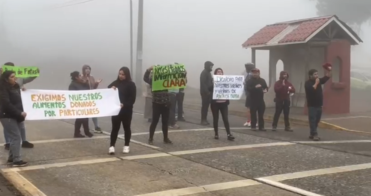 Vecinos de Punta de Parra protestan por traslado de centro de acopio: alcalde acusa motivo político