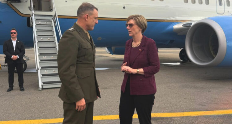 Venezuela y EEUU acuerdan despliegue conjunto contra el narcotráfico en visita de jefe del Comando Sur